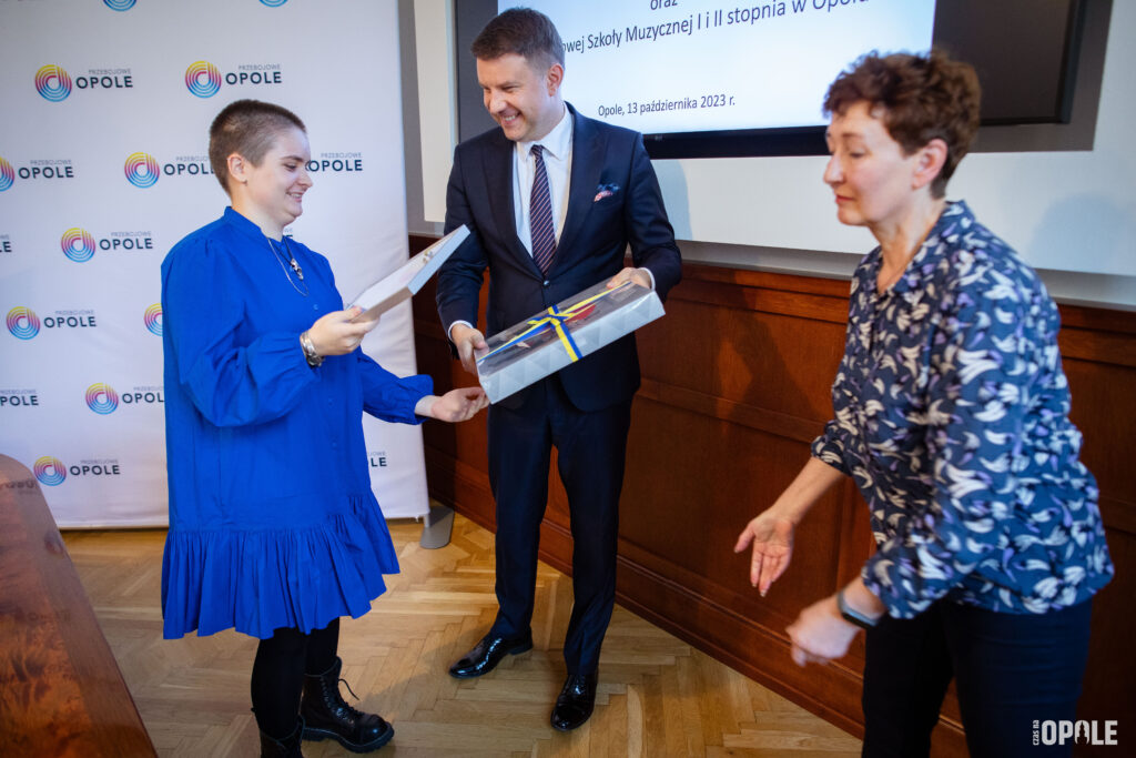Maria Kostrzewa otrzymuje stypendium Prezydenta Miasta