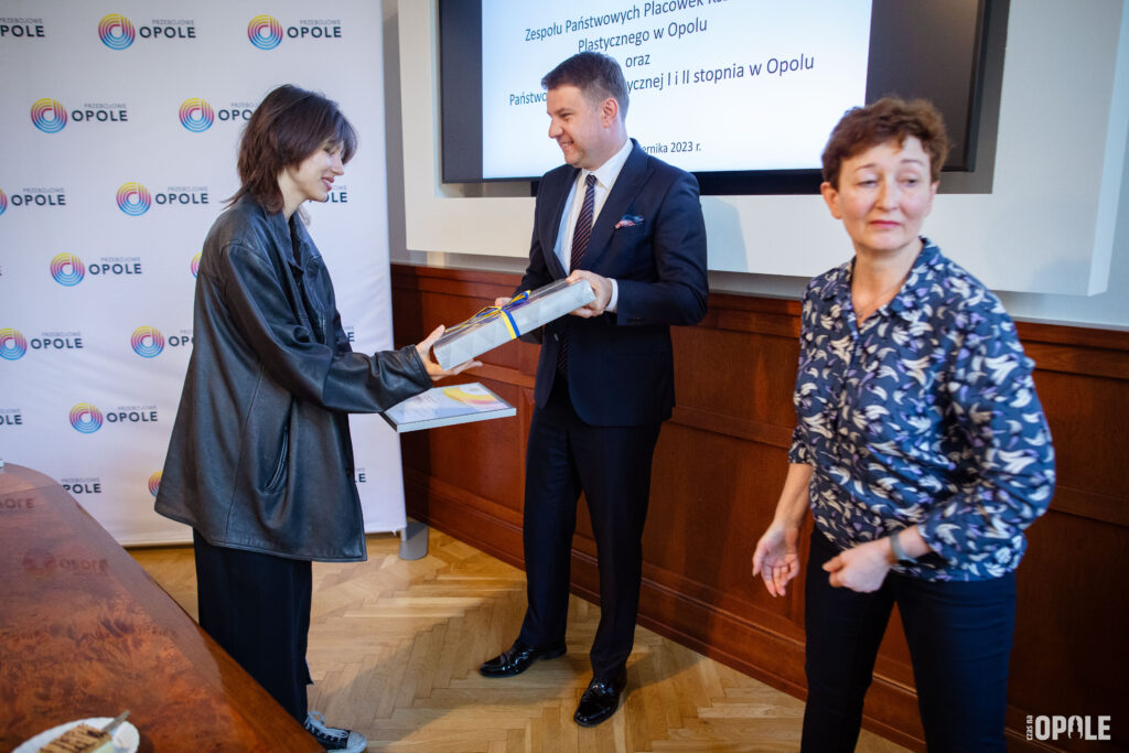 Gosia Małecka otrzymuje stypendium Prezydenta Miasta